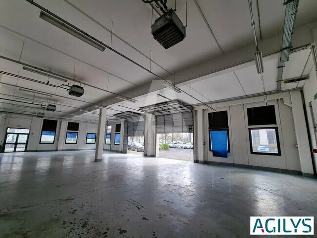 Plus de détails pour Local d'activités à louer