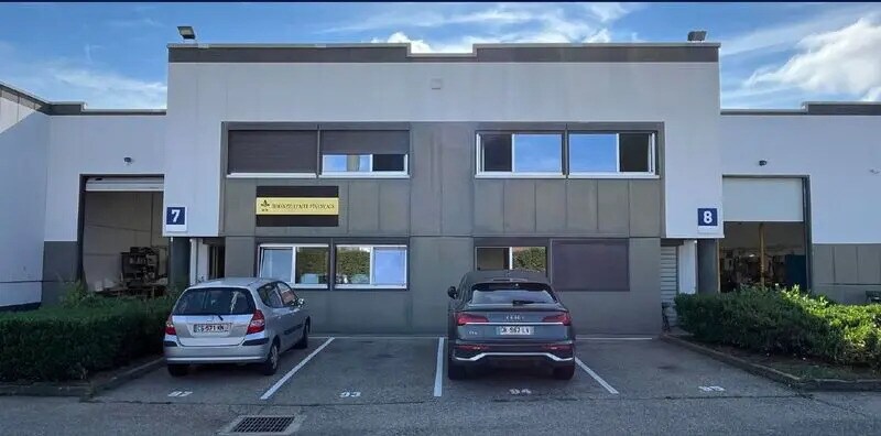 Local d’activités dans Décines-Charpieu à louer - Photo de l’immeuble – Image 1 sur 13