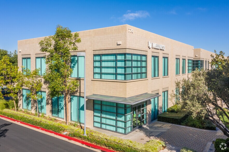 770 Roosevelt Ave, Irvine, CA à vendre - Photo principale – Image 1 sur 5