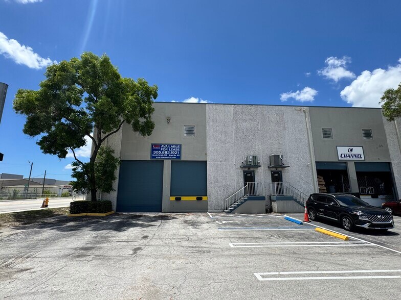 8700-8796 NW 100th St, Medley, FL à louer - Photo de l’immeuble – Image 2 sur 11