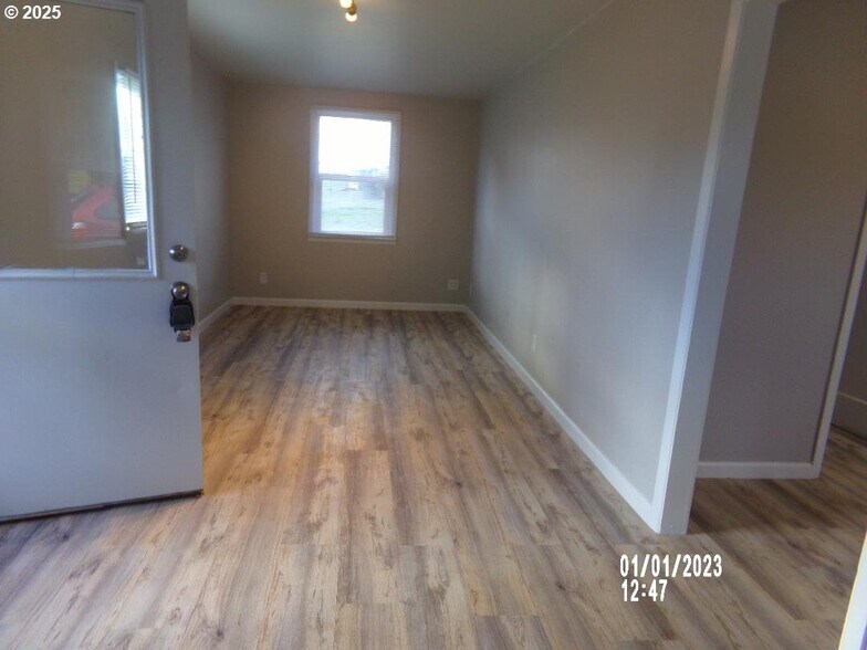 230 NW Main St, Winston, OR à vendre - Photo de l’immeuble – Image 3 sur 3