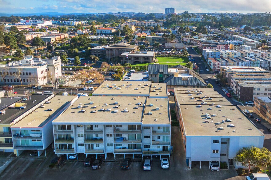273 88th St, Daly City, CA à vendre - Photo de l’immeuble – Image 2 sur 68