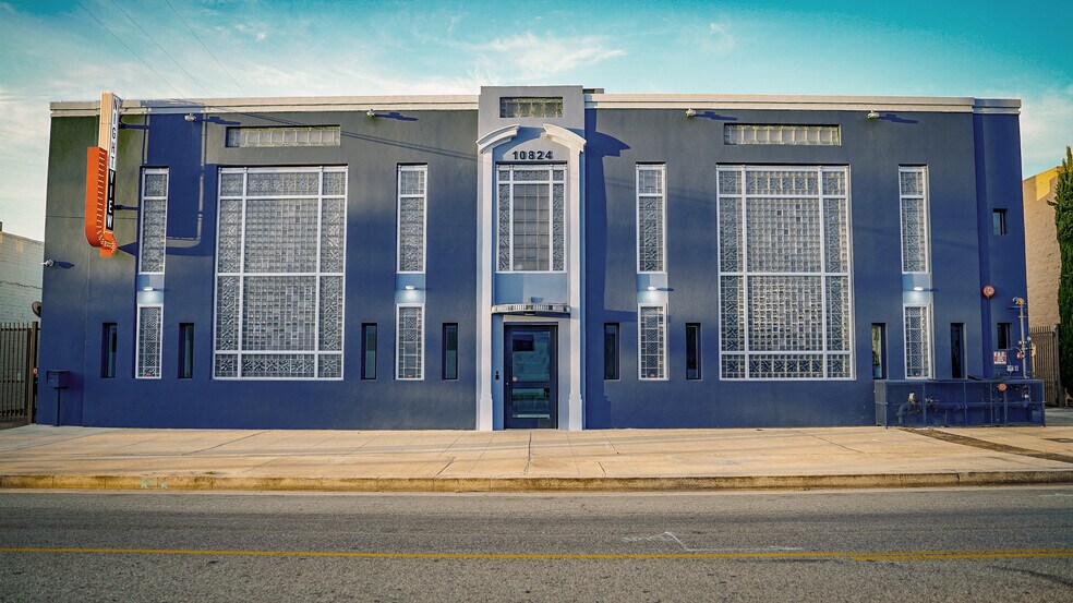 10824 Burbank Blvd, North Hollywood, CA à louer - Photo de l’immeuble – Image 3 sur 33