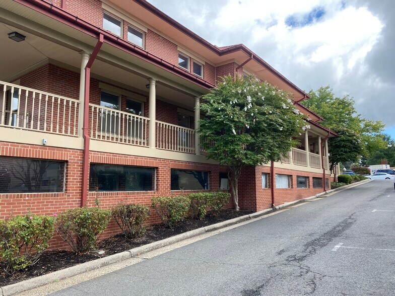 847 Station St, Herndon, VA à louer - Photo de l’immeuble – Image 2 sur 4
