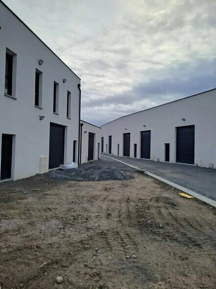 7 Rue Louis Delourmel, Noyal-Châtillon-sur-Seiche à louer - Photo de l’immeuble – Image 2 sur 4