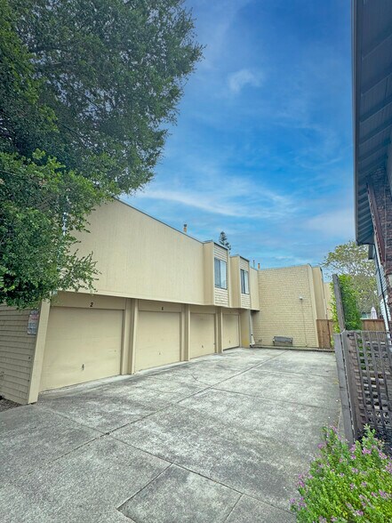 714 College Avenue & 713 Cherry Street portefeuille de 2 biens à vendre sur LoopNet.fr - Photo de l’immeuble – Image 2 sur 2