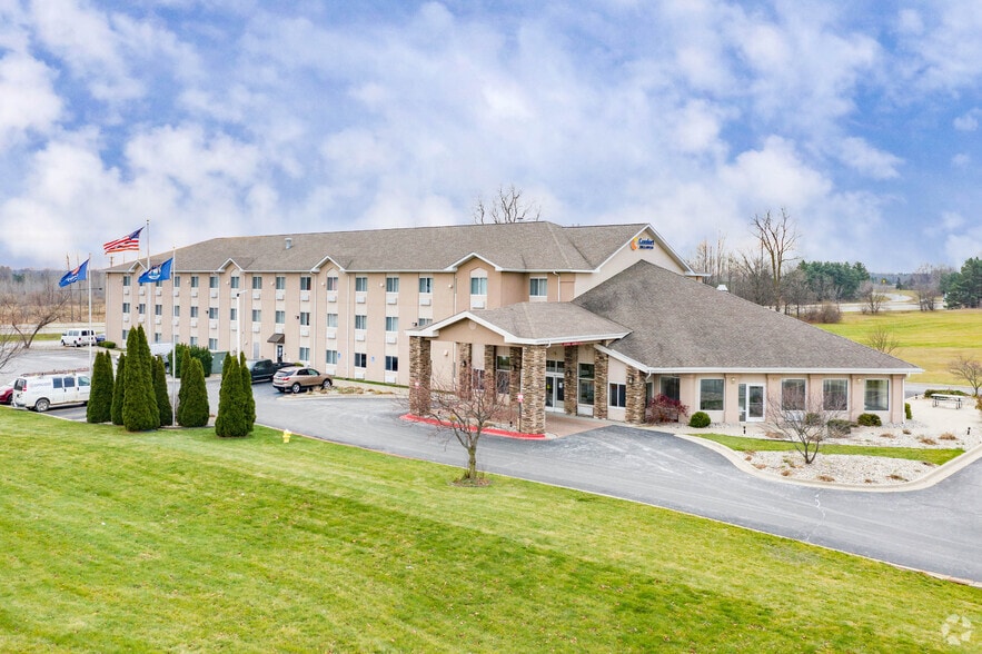 9742 Woodlane Dr, Dimondale, MI à vendre - Photo principale – Image 1 sur 34