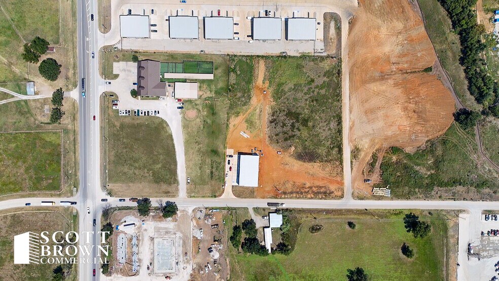 8587 Stewart Rd, Aubrey, TX à louer - Photo de l’immeuble – Image 3 sur 12