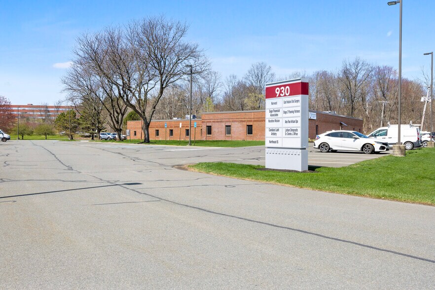 930 Albany Shaker Rd, Latham, NY à louer - Photo de l’immeuble – Image 3 sur 28
