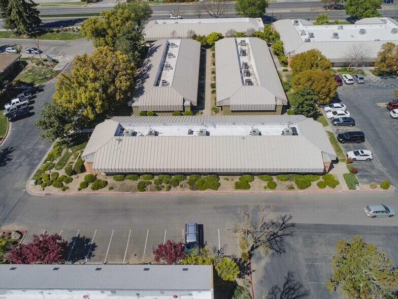2491 W Shaw Ave, Fresno, CA à vendre - Aérien – Image 3 sur 25