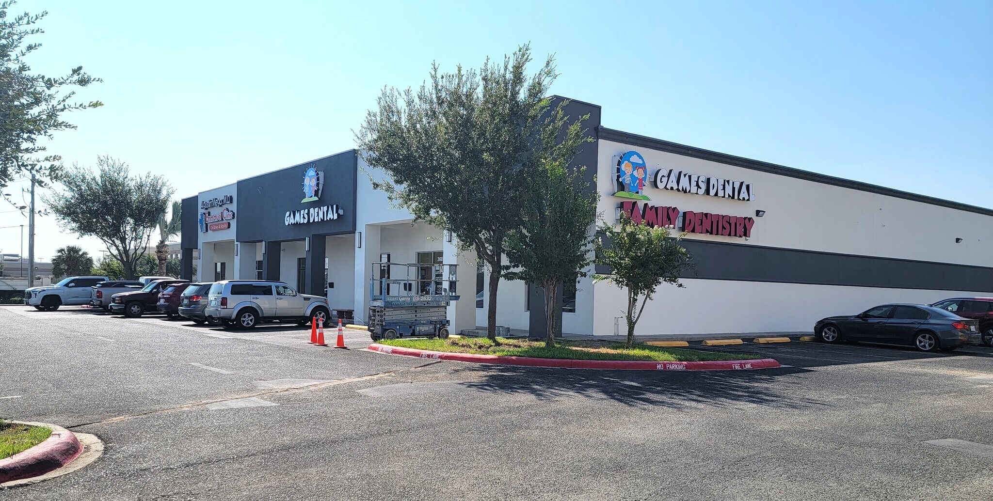 3601 Buddy Owens Ave, McAllen, TX à louer Photo de l’immeuble– Image 1 sur 9