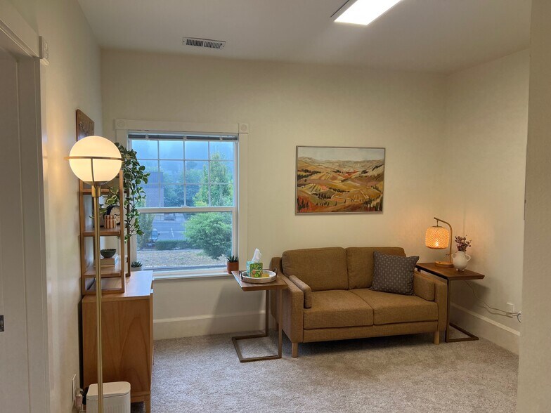 22566 SW Washington St, Sherwood, OR à louer - Photo de l’immeuble – Image 3 sur 7