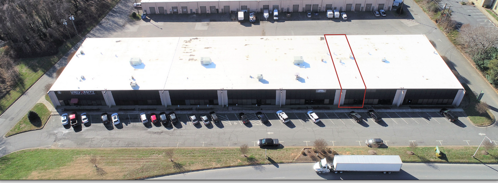 8065 North Point Blvd, Winston-Salem, NC à louer - Photo de l’immeuble – Image 1 sur 8