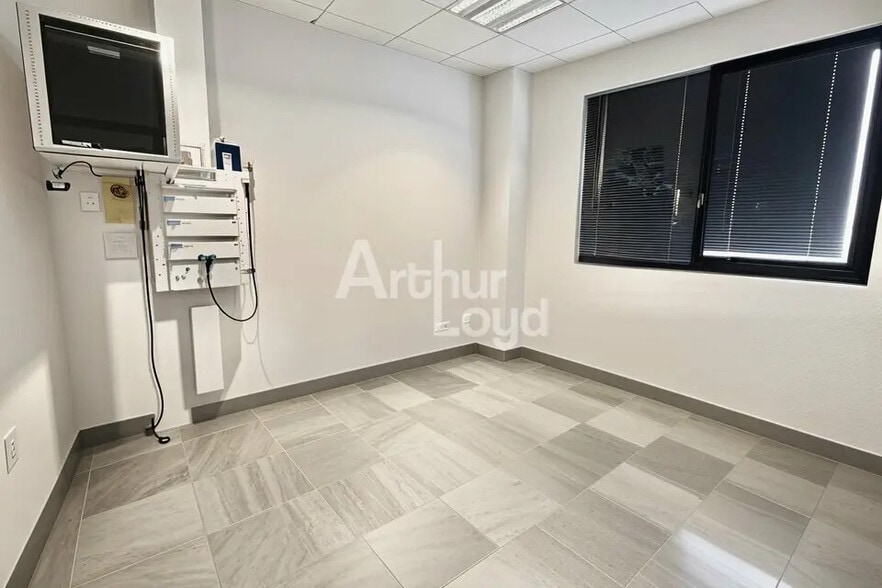 Bureau dans Drumettaz-Clarafond à louer - Photo de l’immeuble – Image 2 sur 5