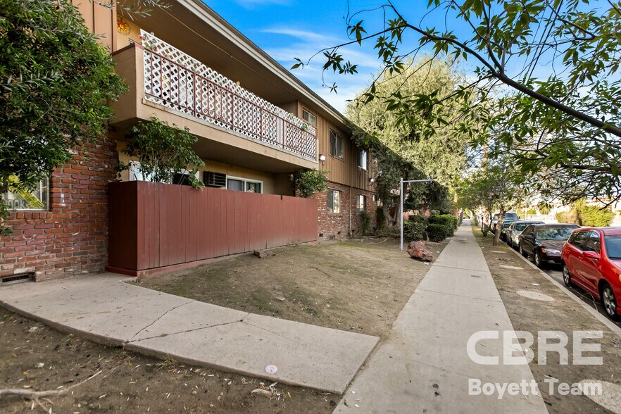 15040 Parthenia St, North Hills, CA à vendre - Photo de l’immeuble – Image 3 sur 9