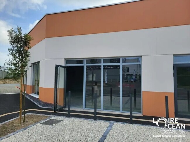Plus de détails pour Local commercial à louer