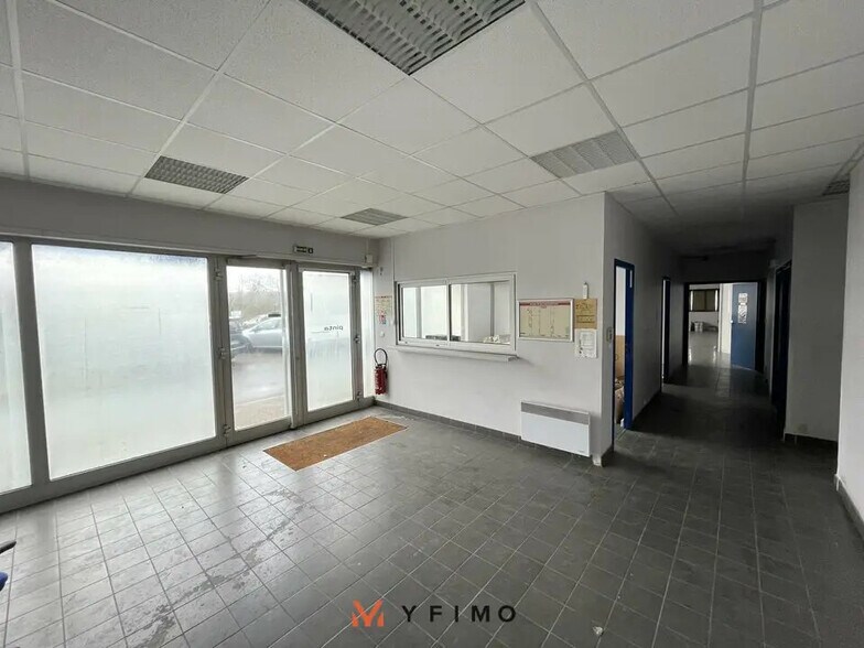 Local d’activités dans Les Mureaux à louer - Photo de l’immeuble – Image 3 sur 6