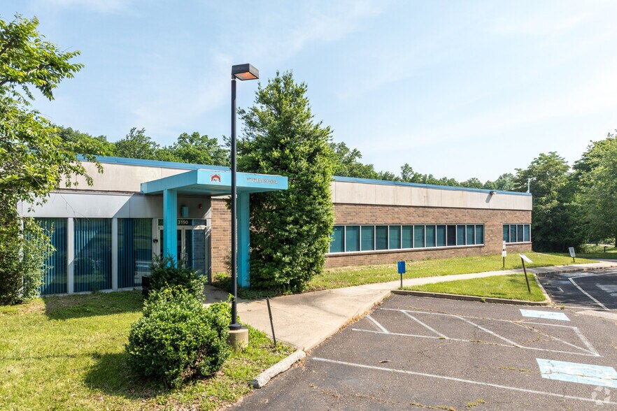 3190 Tremont Ave, Feasterville Trevose, PA à louer - Photo de l’immeuble – Image 1 sur 20
