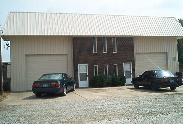 1504 Petunia Ave, Louisville, KY à louer - Photo de l’immeuble – Image 1 sur 10