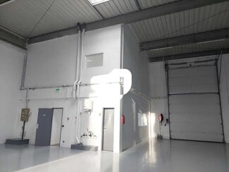 Plus de détails pour 6-8 Rue Marie Curie, Coignières - Bureau, Local d'activités à louer