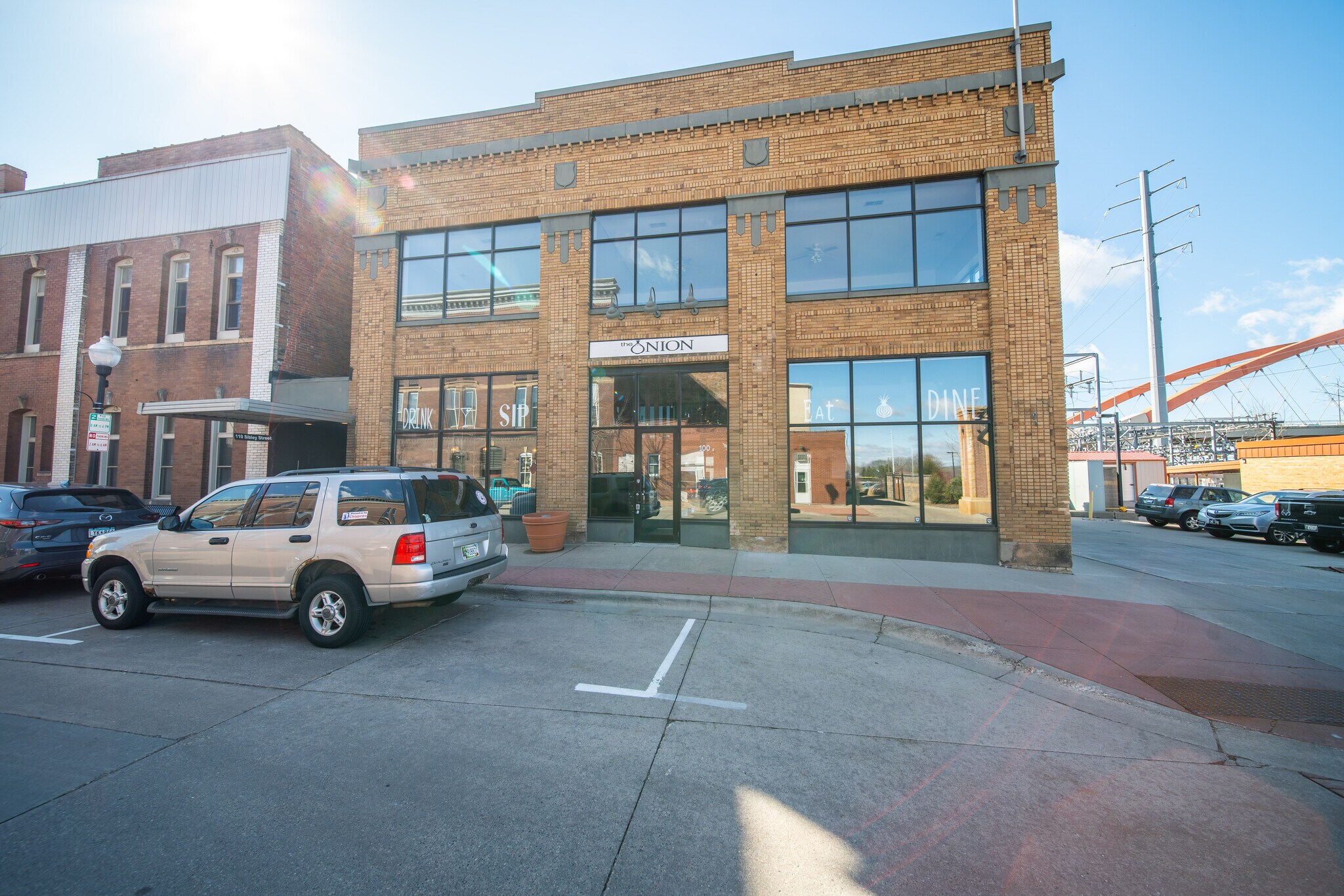 100 Sibley St, Hastings, MN à vendre Photo principale– Image 1 sur 28