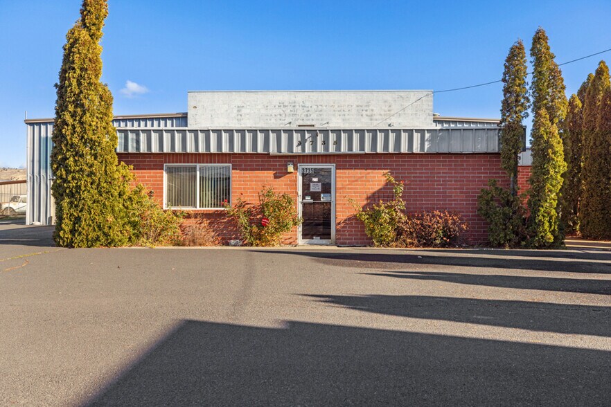3735 Washburn Way, Klamath Falls, OR à louer - Photo de l’immeuble – Image 2 sur 12