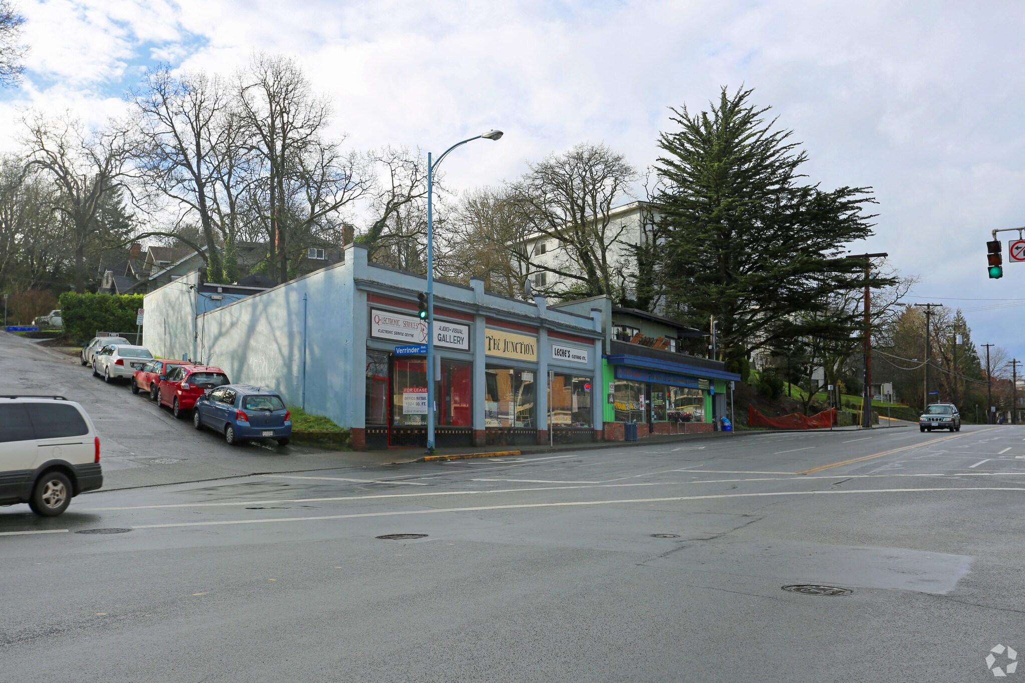 1537-1545 Fort St, Victoria, BC à louer Photo principale– Image 1 sur 6