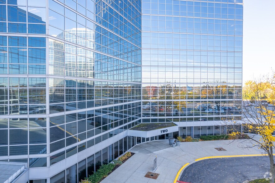 2 Westbrook Corporate Ctr, Westchester, IL à louer - Photo principale – Image 1 sur 6