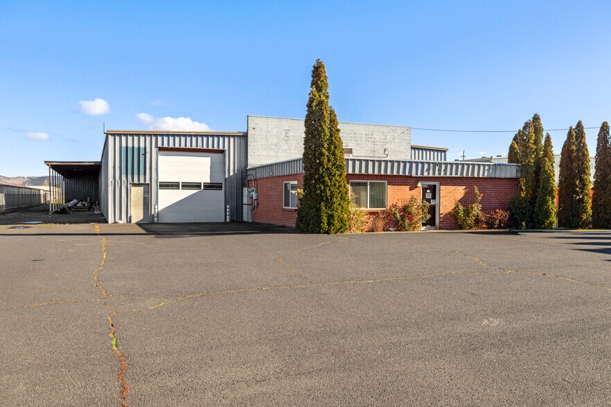 3735 Washburn Way, Klamath Falls, OR à louer - Photo de l’immeuble – Image 3 sur 12