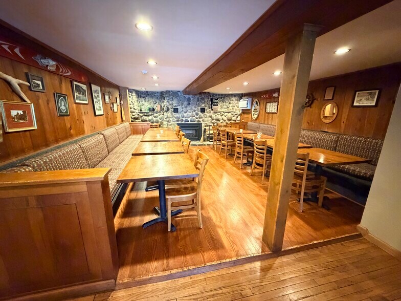 9068A Snug Harbor Dr, Hammondsport, NY à louer - Photo de l’immeuble – Image 2 sur 11