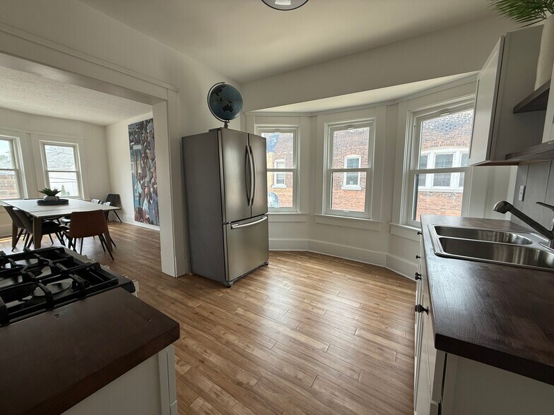 5808-5810 Detroit Ave, Cleveland, OH à louer - Photo de l’immeuble – Image 3 sur 9