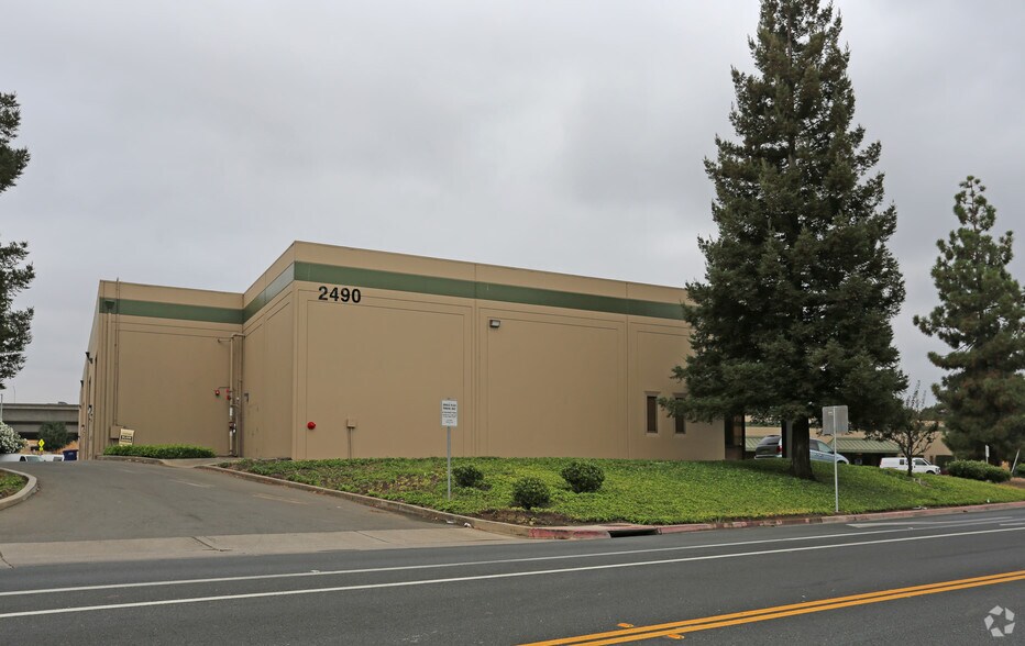 2490 Arnold Industrial Way, Concord, CA à louer - Photo de l’immeuble – Image 3 sur 5