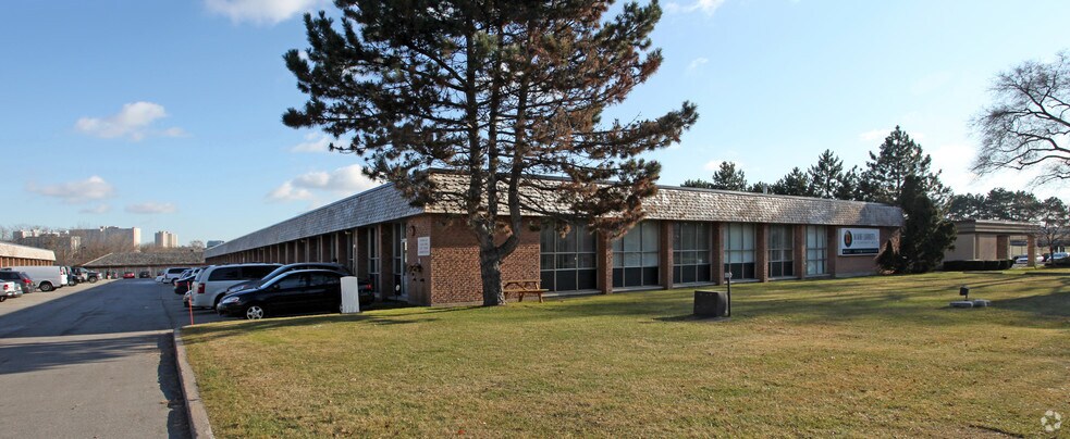 285-295 Lesmill Rd, Toronto, ON à louer - Photo principale – Image 1 sur 4