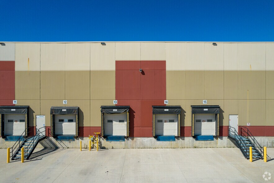 4000 106th Ave SE, Calgary, AB à louer - Photo de l’immeuble – Image 2 sur 4