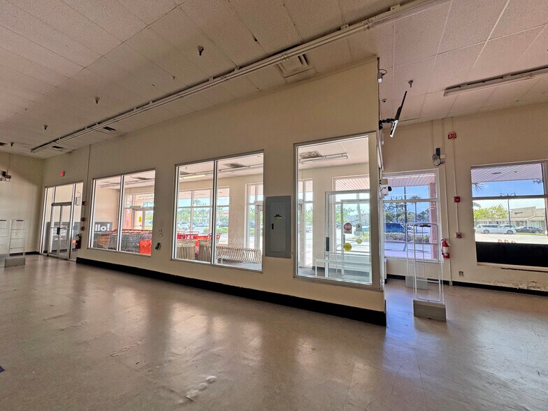 4429 Cleveland Ave, Fort Myers, FL à louer - Photo de l’immeuble – Image 2 sur 17