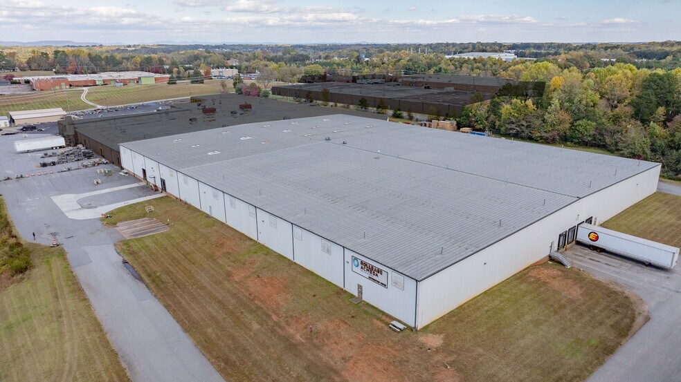 1405 Deborah Herman Rd SW, Conover, NC à louer - Photo de l’immeuble – Image 1 sur 5