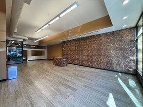 223 Commercial St NE, Salem, OR à louer Photo intérieure– Image 2 sur 15