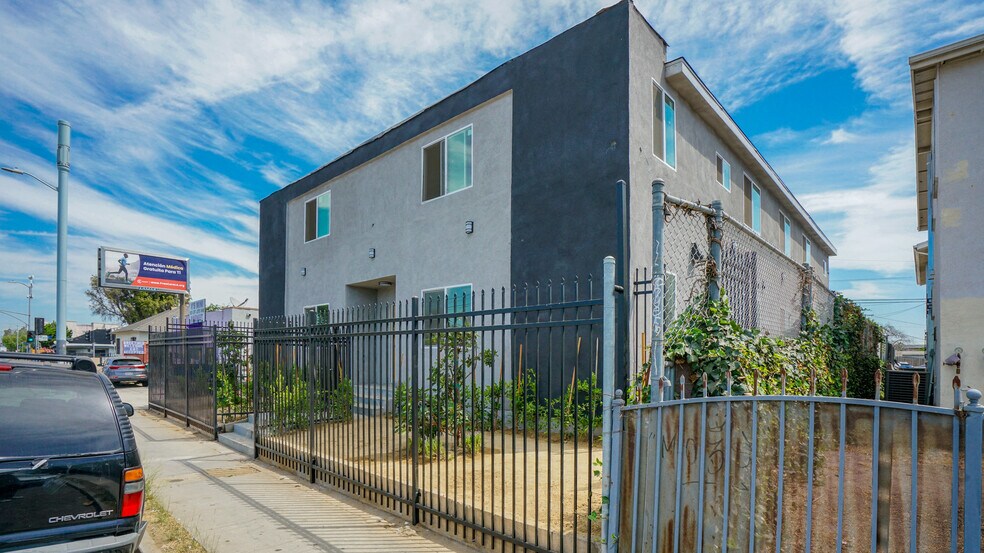 10412 S Figueroa St, Los Angeles, CA à vendre - Photo de l’immeuble – Image 3 sur 34