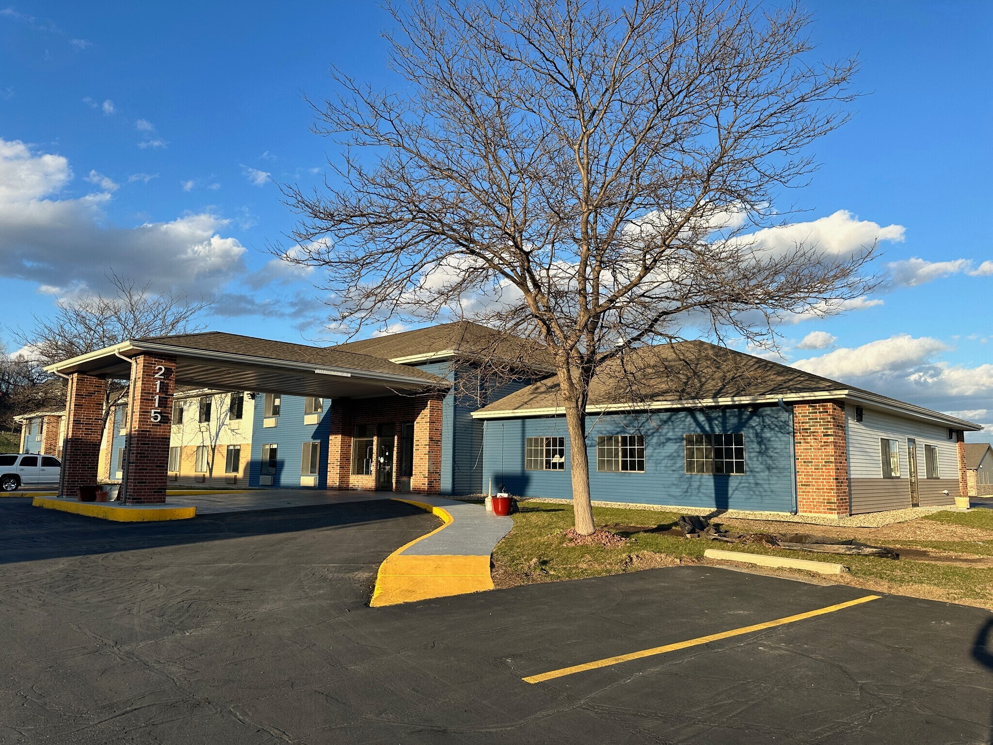 2115 E Main St, Reedsburg, WI à vendre Photo de l’immeuble– Image 1 sur 19