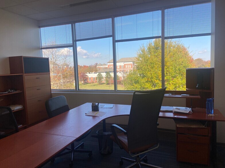 19490 Sandridge Way, Lansdowne, VA à vendre - Photo de l’immeuble – Image 3 sur 29