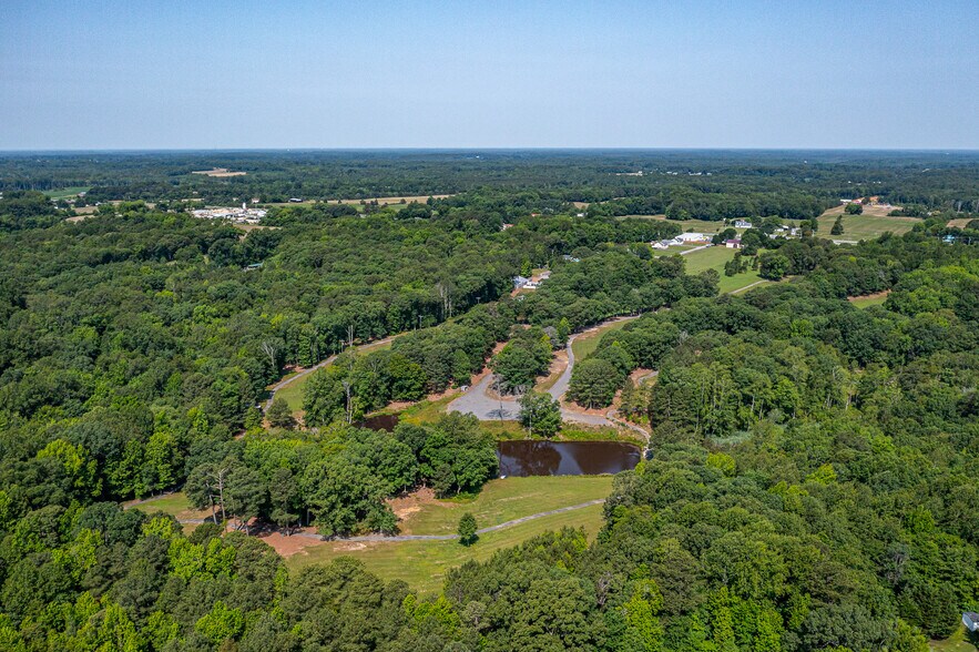 Village Green Drive, Callao, VA à vendre - Photo principale – Image 1 sur 11