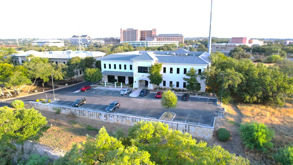 335 E Sonterra Blvd, San Antonio, TX à louer - Photo de l’immeuble – Image 1 sur 11