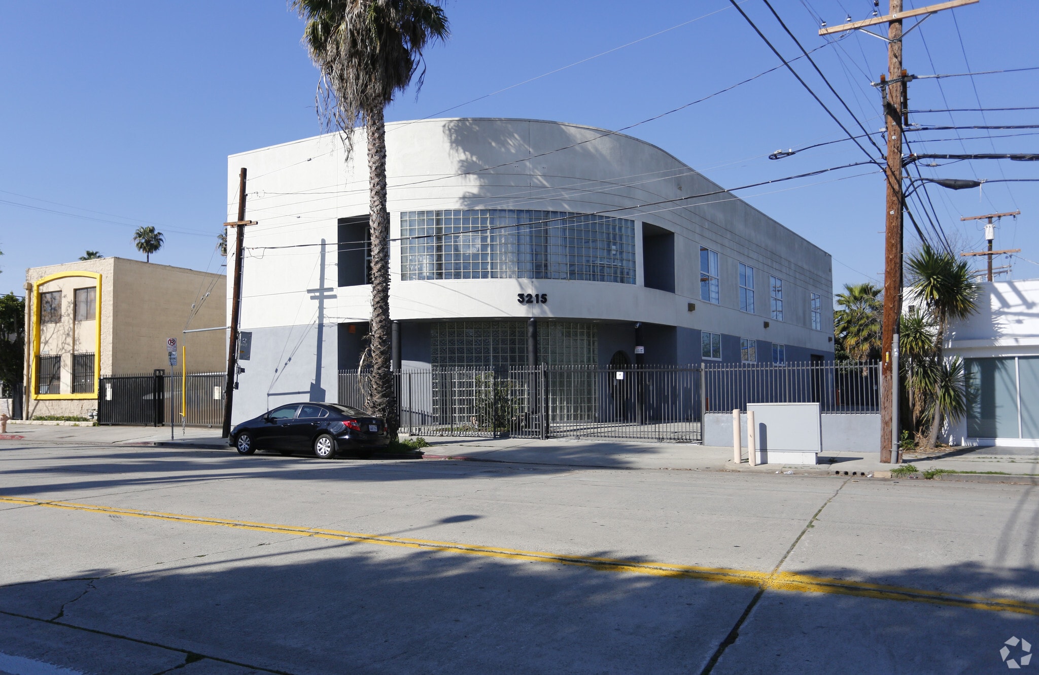 3213-3217 La Cienega Ave, Los Angeles, CA à louer Photo principale– Image 1 sur 12