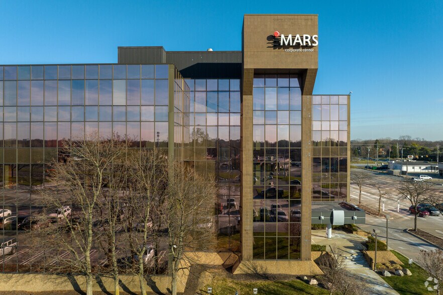 25200 Telegraph Rd, Southfield, MI à louer - Photo de l’immeuble – Image 2 sur 28