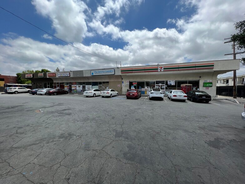 21602-21618 Roscoe Blvd, Canoga Park, CA à louer - Photo de l’immeuble – Image 1 sur 1