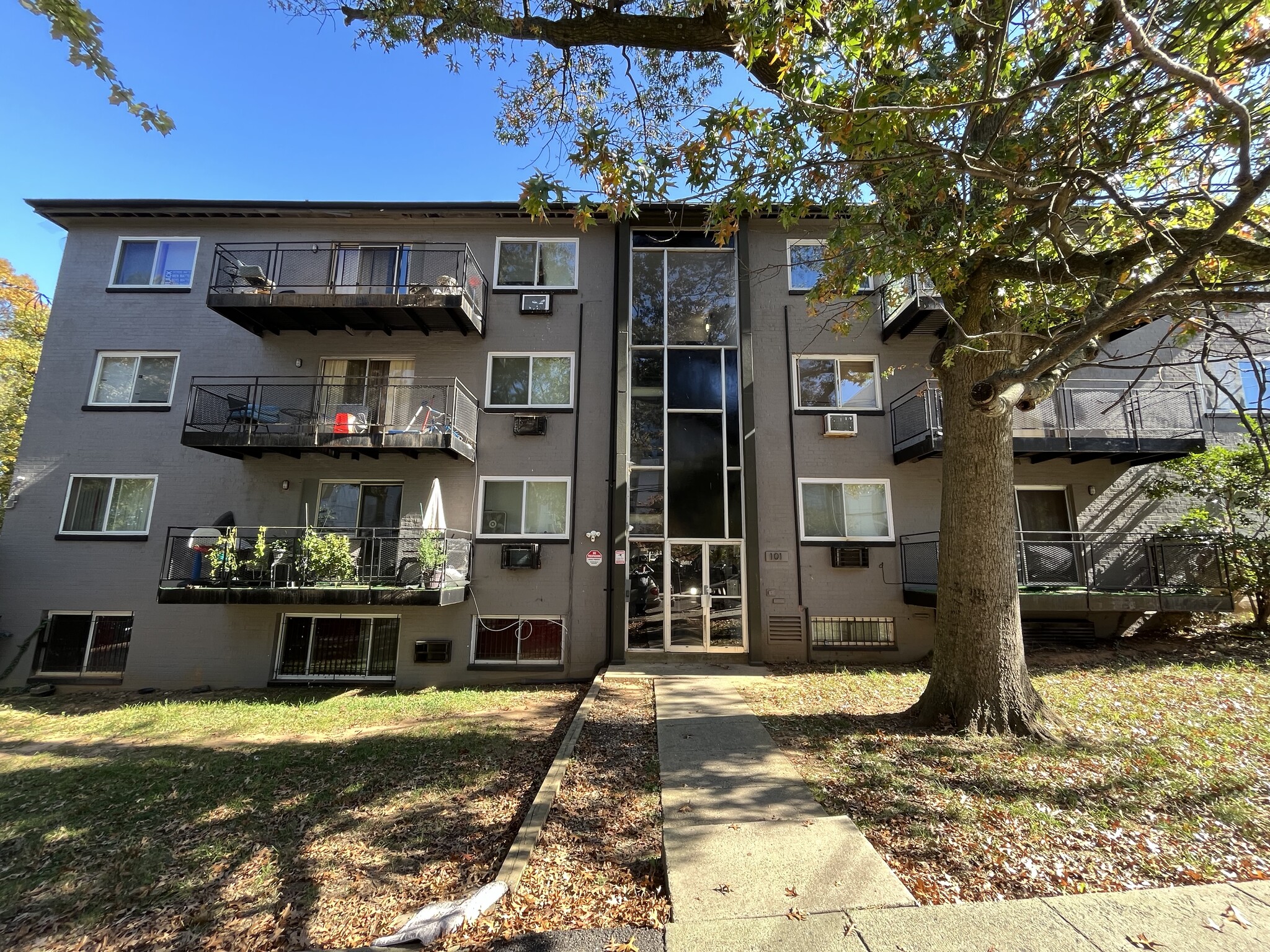 101 41st St NE, Washington, DC à vendre Photo de l’immeuble– Image 1 sur 11