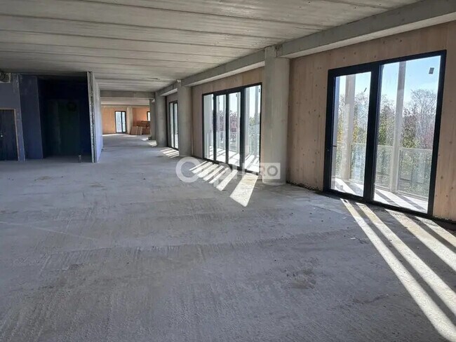 Plus de détails pour Bureau à vendre