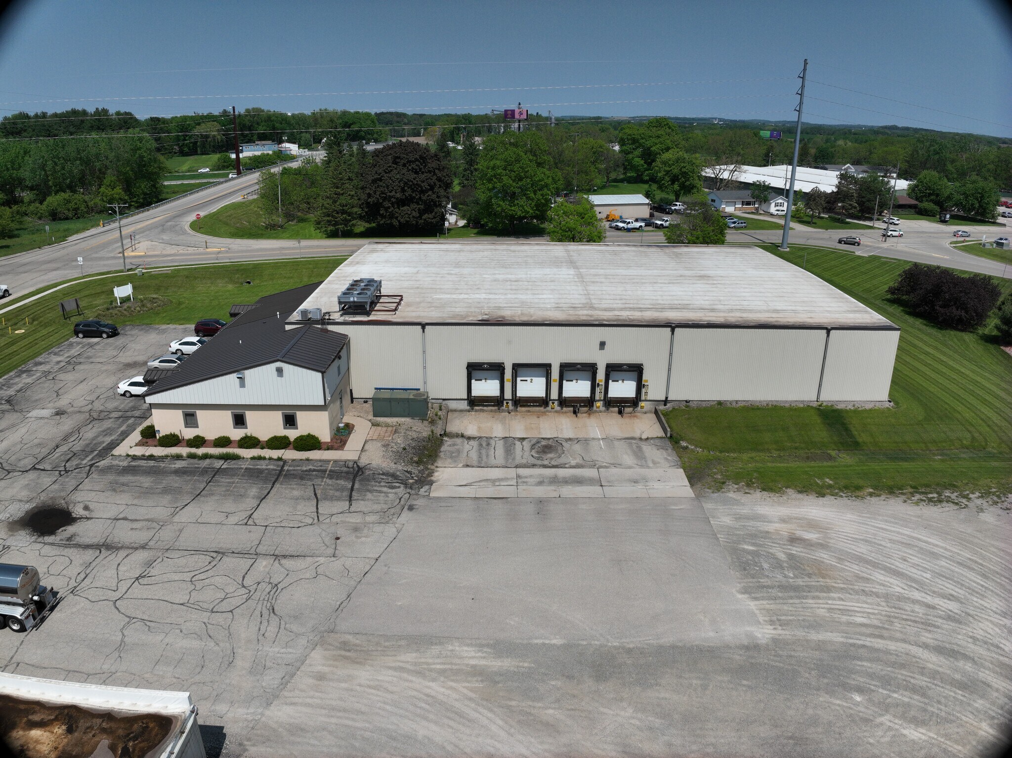 1028 Mulberry St, Lake Mills, WI à louer Photo principale– Image 1 sur 2
