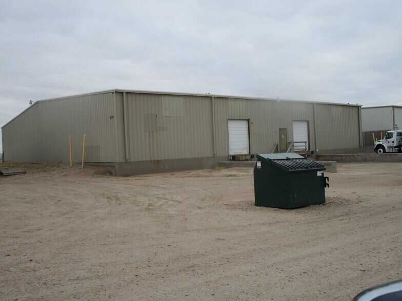 2121 W Mary St, Garden City, KS à louer - Photo de l’immeuble – Image 1 sur 4