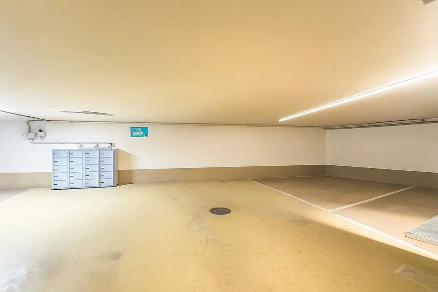 Local d’activités dans Paris à louer - Photo de l’immeuble – Image 2 sur 6